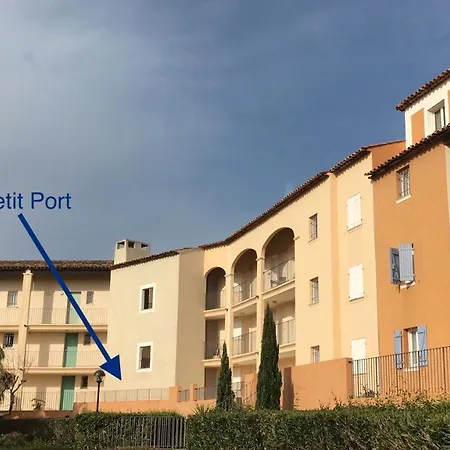 Petit Port Apartment *